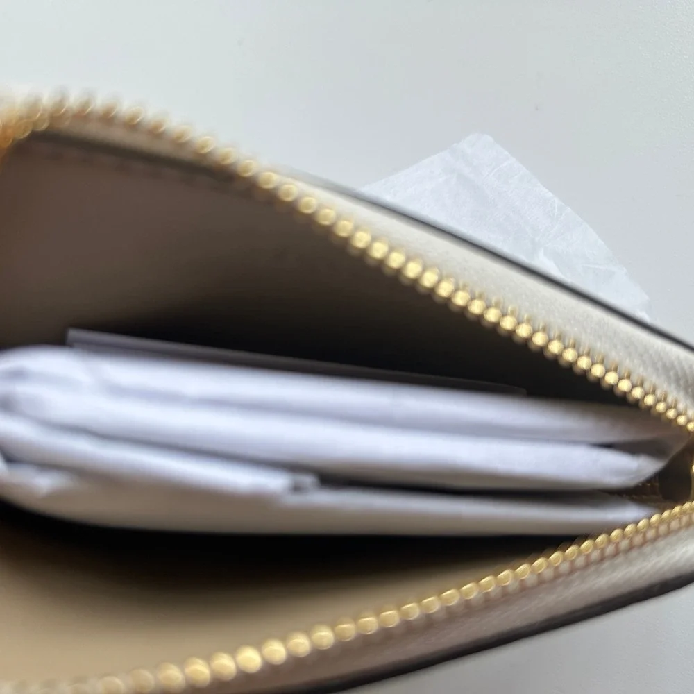 Coach Zip Card Case Strawberry Chalk White Leather Wallet NEW